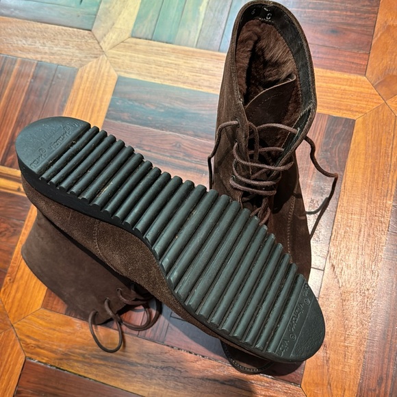 Luxurious fur-lined Salvatore Ferragamo suede lace-up boots Size 6C. - Picture 8 of 13